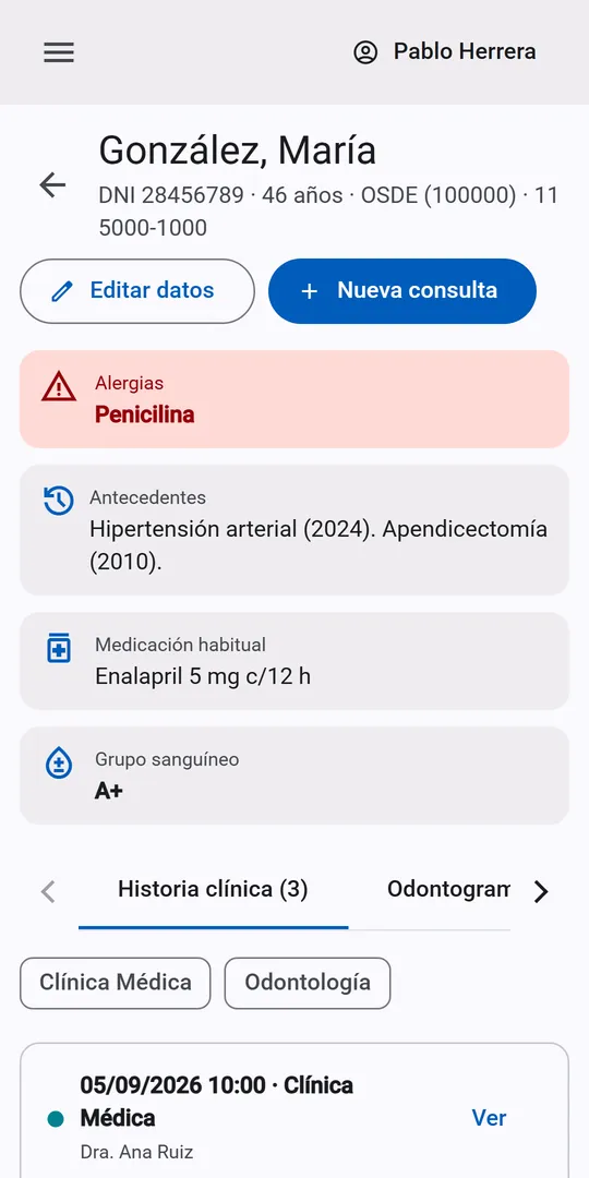 Ficha de un paciente con alergias, antecedentes e historia clínica